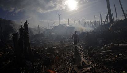 Tolosa depois do tufão Haiyan, nas Filipinas.