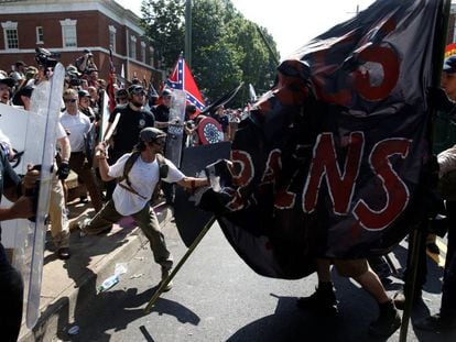 Racistas e antifascistas entram em confronto no último sábado, nos EUA.