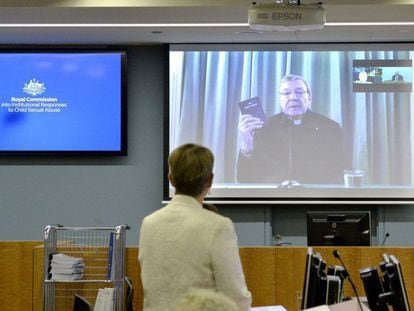 O Cardeal Pell durante seu depoimento por videoconferência.