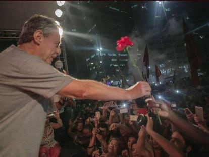 Chico Buarque, durante protesto nesta quinta-feira, no Rio de Janeiro.