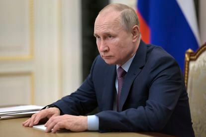 O presidente russo, Vladimir Putin, em uma teleconferência em Moscou, na sexta-feira passada. /