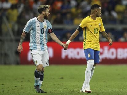 Messi e Neymar na última vez que se enfrentaram num jogo oficial de seleções, em 2016.
