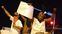 Manifestantes protestam no local onde morreu Michael Brown.