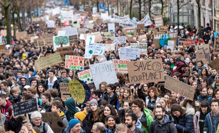Milhares de estudantes em ato na Suíça nesta sexta-feira