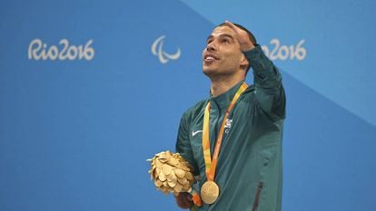 O nadador Daniel Dias, após o ouro nos 50m costas.