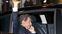 Ex-presidente Sarkozy na saída de uma entrevista com a emissora France 2, no domingo, em Paris. / Remy de la Mauviniere (AP)