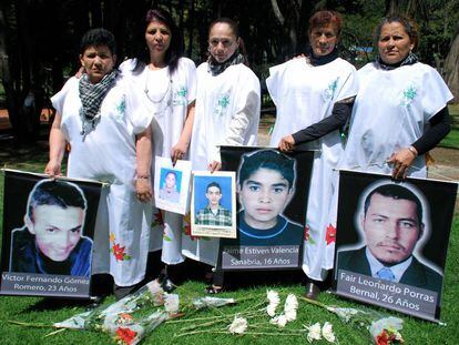 Um grupo de mães exige justiça por seus filhos usados como ‘falsos positivos’ na Colômbia.