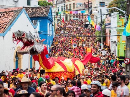 O dragão do 'Eu Acho é Pouco' em desfile no dia 1 de fevereiro de 2020 em Olinda.