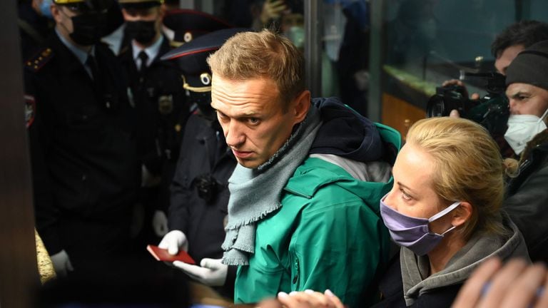 O opositor russo Alexei Navalny, ao chegar a um aeroporto de Moscou.
