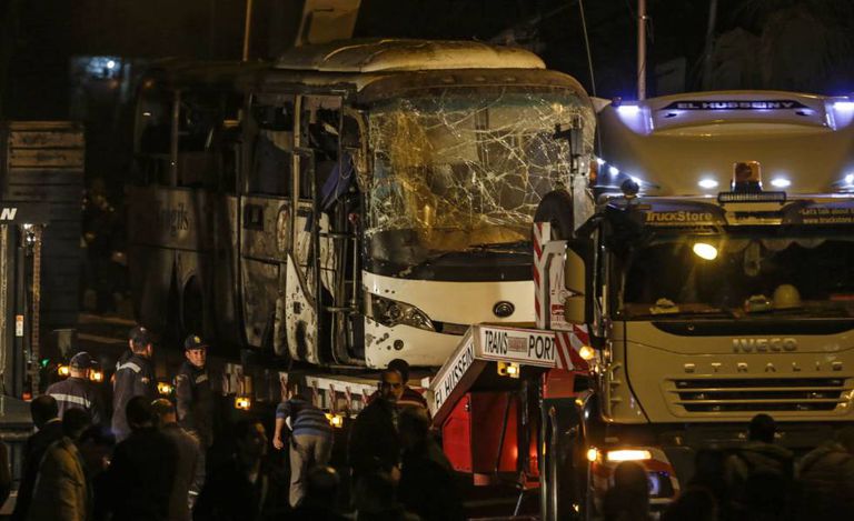 O ônibus atingido pela explosão.