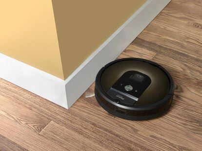 O modelo 980 de Roomba, que inclui uma câmera para registrar a situação do lar.