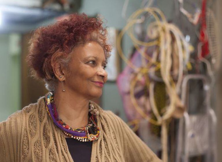 A artista mineira Sônia Gomes.