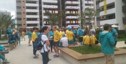 Grupo de pessoas evacuou o prédio onde está a delegação da Austrália.