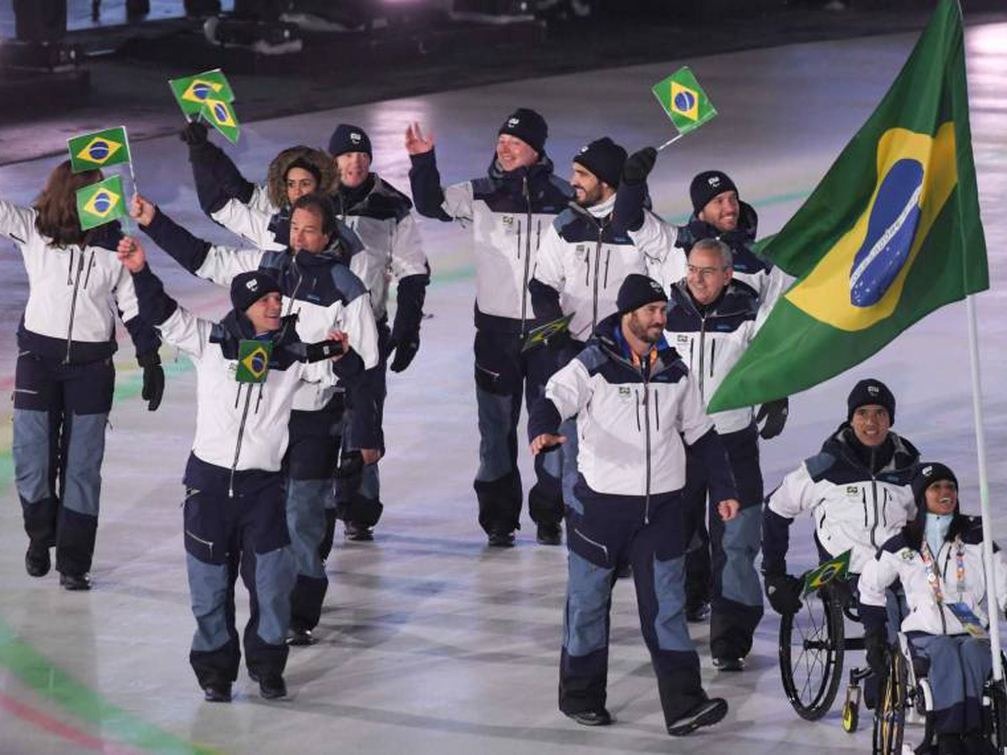 Um robô carregou a tocha dos Jogos Olímpicos de Inverno de 2018 - Giz Brasil