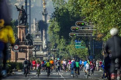 Ciclistas no Paseo de la Reforma, na Cidade do México