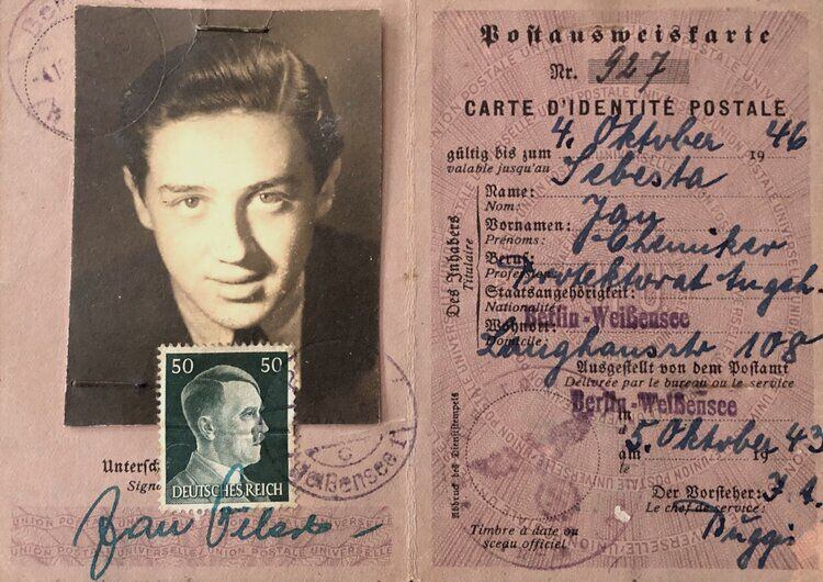 A carteira de identidade de Jan Sebesta, o nome falso de Hans Neumann, datada de outubro de 1943. 