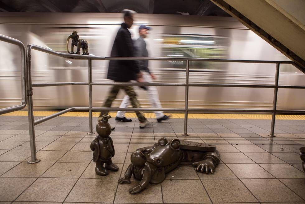 Esculturas de Tom Otterness na estação de metrô da rua 14 com a Oitava Avenida, em Nova York.