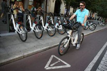 Usuário do BiciMad, o serviço de bicicletas públicas de Madri.