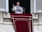 Vatican City (Vatican City State (holy See)), 04/10/2020.- Pope Francis leads his Sunday Angelus prayer from the window of his office overlooking Saint Peter's Square, Vatican City, Italy, 04 October 2020. (Papa, Italia) EFE/EPA/Riccardo Antimiani