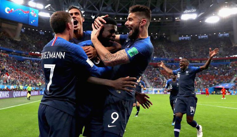 Franceses comemoram com Umtiti gol que deu a vaga na final para a seleção.