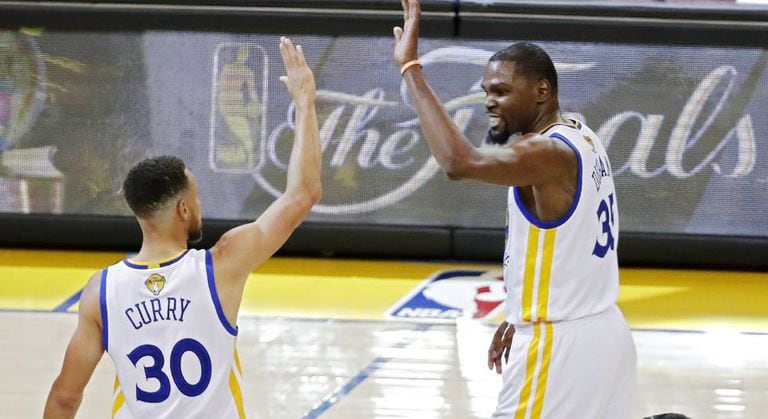 Curry e Durant, os grandes destaques do jogo.