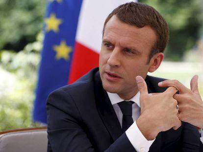 Emmanuel Macron, no Palácio do Eliseu, nesta terça-feira durante a entrevista.