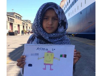 Asma, de 10 anos, do Afeganistão: "Na direita: a bandeira do meu país. Na esquerda, da Grécia, onde eu vivo hoje. E no meio o Bob Esponja, que é o meu desenho favorito. Mas eu não assisto mais, porque não tem TV aqui no porto".