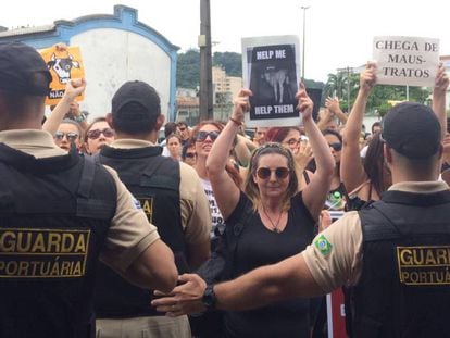 Ativistas protestam no porto de Santos no &uacute;ltimo domingo.