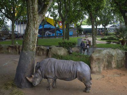 Um rinoceronte no zoológico de Barcelona.