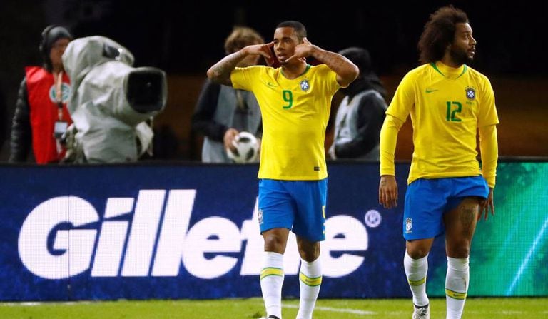 Gabriel Jesus comemora o único gol do jogo.