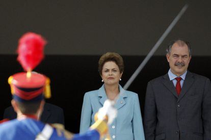 Dilma e Mercadante no dia 8 de maio.