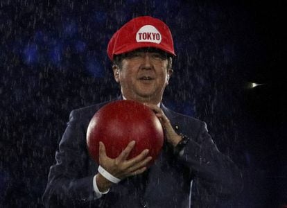 Shinzo Abe como Super Mario, na cerim&ocirc;nia de encerramento da Rio 2016.
