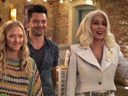 Amanda Seyfried, Dominic Cooper e Cher, em ‘Mama Mia! Lá Vamos Nós de Novo'