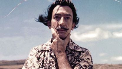 Quando mostraram a uma estudante inglesa de espanhol uma foto de Dalí e pediram que o definisse em uma palavra, ela respondeu: “Excêntrico.” A professora, indignada, achou feio o qualificativo: “Mas se ele era um grande artista...” O elogio em uma nação é o insulto em outra.