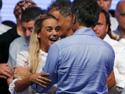 Lilian Tintori festeja com Macri sua vitória eleitoral.