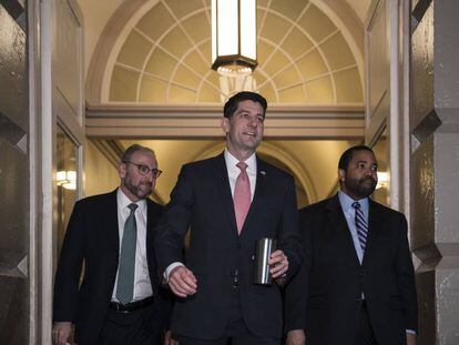 O líder republicano no Congresso, Paul Ryan, no centro.