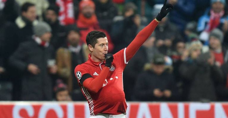 De falta, Lewandowski abriu o placar.