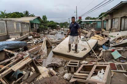 Habitantes da colônia Nuevo San Juan perderam tudo pela tormenta tropical Iota.