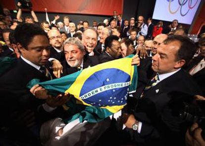 Comitiva brasileira comemora resultado de votação que escolheu o Rio como sede da Olimpíada de 2016.