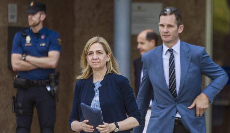 A Infanta Cristina e seu marido, Iñaki Urdangarín, em junho de 2016, em Palma, na Espanha.