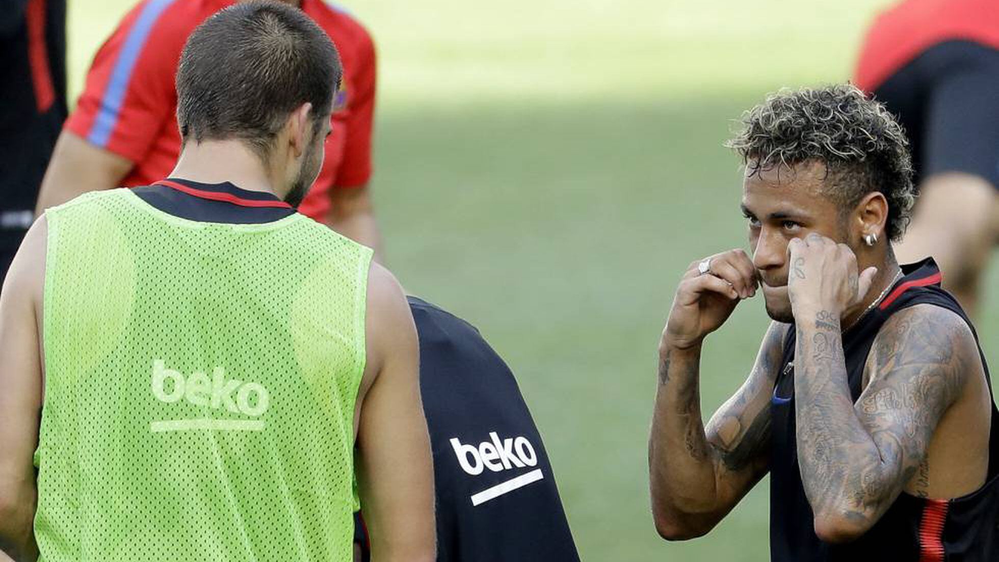 Zagueiros explicam por que é tão difícil marcar Neymar