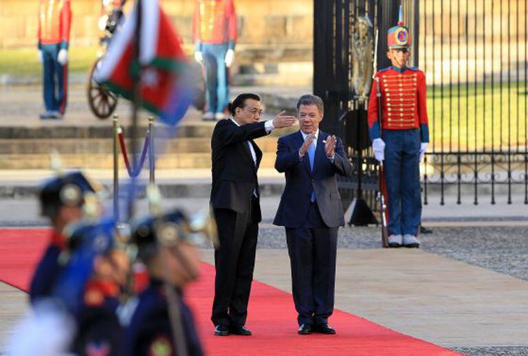 O premiê Li Keqiang e o colombiano Juan Manuel Santos.