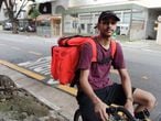 Matheus Barboza, 23 anos, trabalha como entregador de aplicativo em São Paulo.