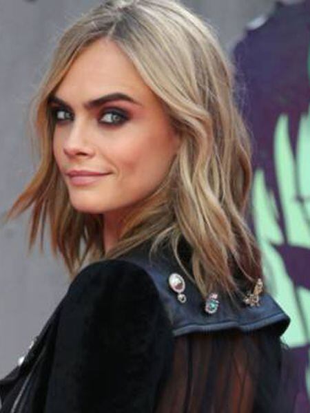 Cara Delevingne é, segundo a imprensa de celebridades, o novo ícone da cultura ‘celesbian’.