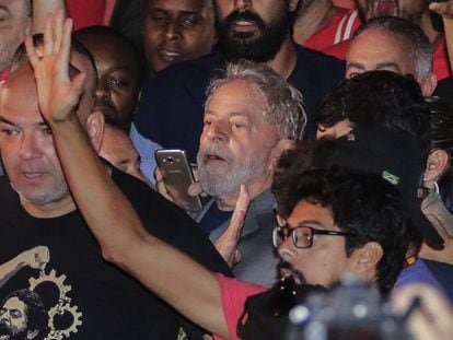 O ex-presidente Luiz Inácio Lula da Silva, momentos antes de se entregar à polícia.