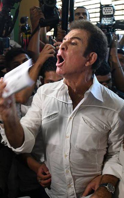 O candidato opositor Salvador Nasralla neste domingo.