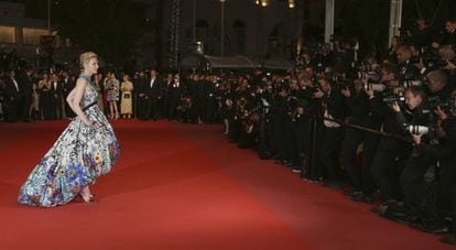 Cate Blanchett posa no carpete vermelho do Festival de Cannes em 10 de maio de 2018