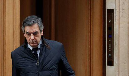 François Fillon, ao deixar sua residência nesta quarta-feira em Paris.