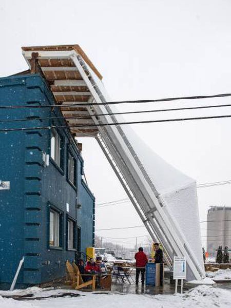 Protótipo do sistema Raincoat, que protege do vento e ajuda a aproveitar ao máximo as horas de luz na cidade. |