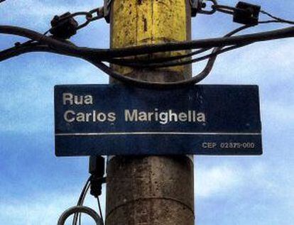 Placa da rua Carlos Marighella.